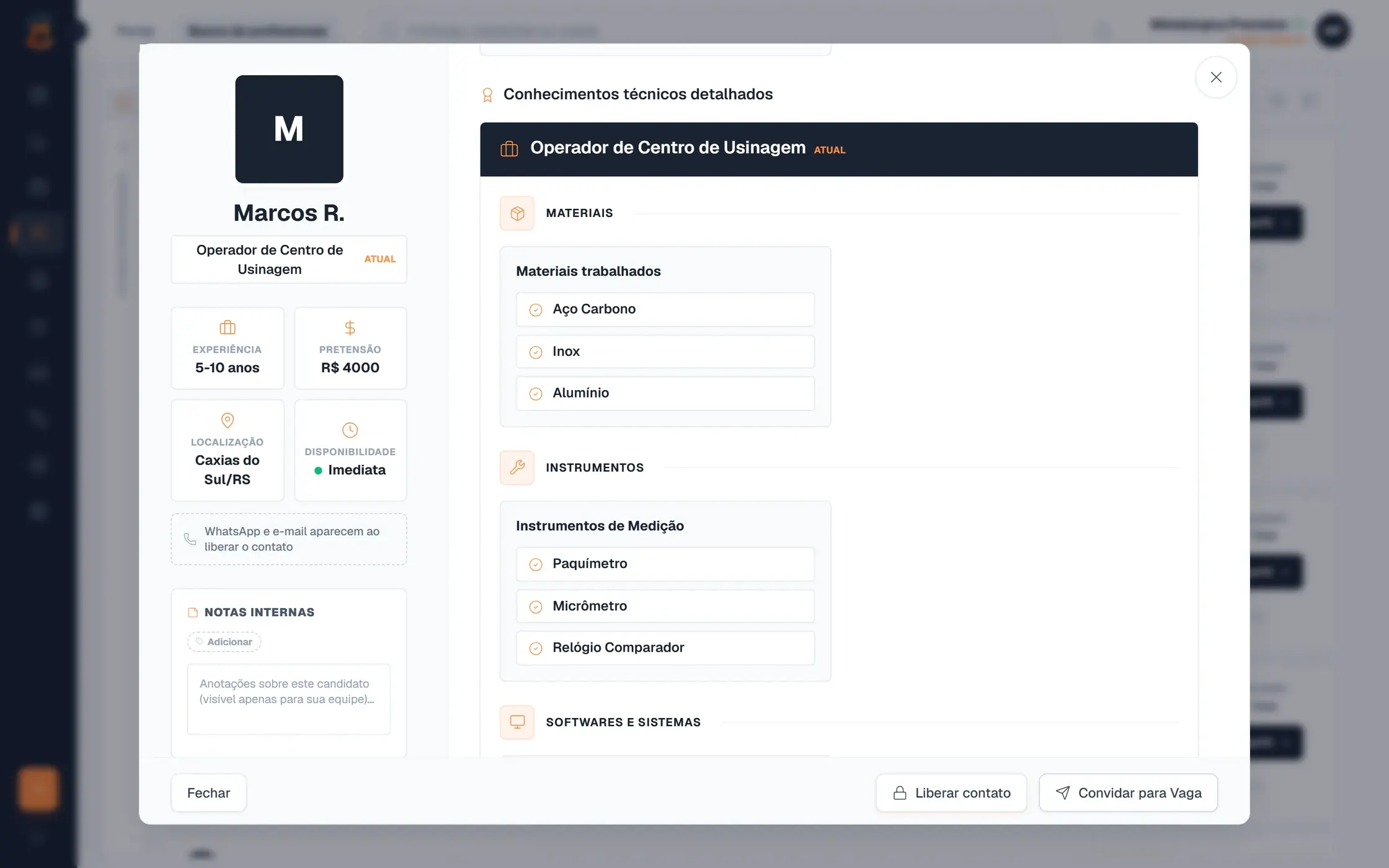 Perfil técnico com materiais trabalhados e instrumentos de medição